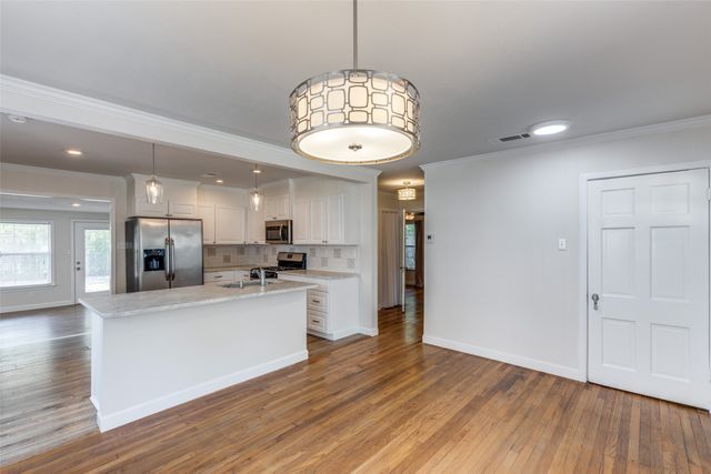 852 Northwood Road, Fort Worth, TX 76107