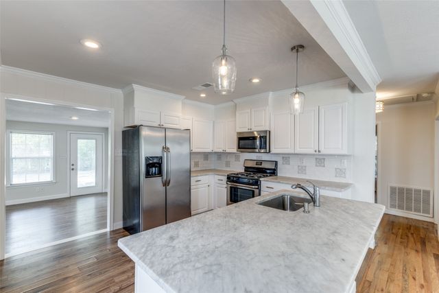 852 Northwood Road, Fort Worth, TX 76107