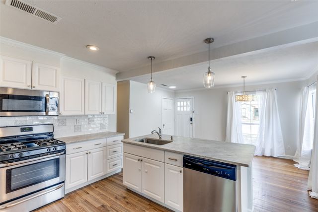 852 Northwood Road, Fort Worth, TX 76107