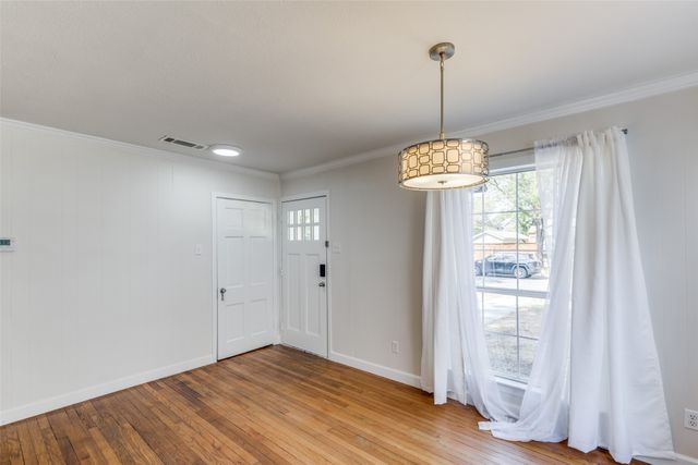 852 Northwood Road, Fort Worth, TX 76107