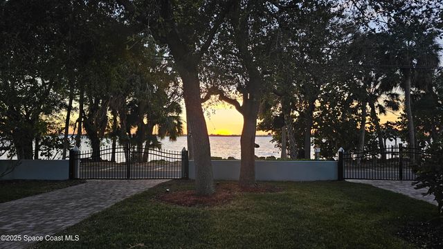 10758 S Tropical Trail, Merritt Island, FL 32952