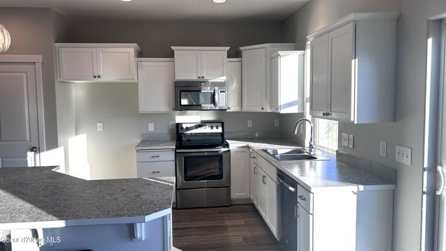 7058 N Cornwall ST, Coeur D'alene, ID 83815