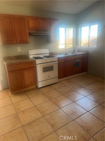 10606 Arlington, Adelanto, CA 92301