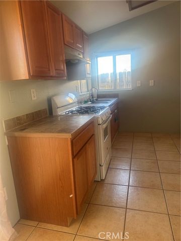 10606 Arlington, Adelanto, CA 92301
