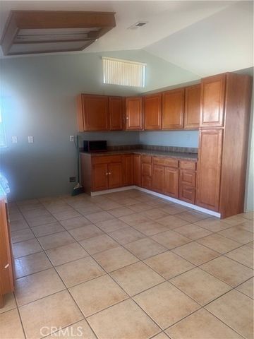 10606 Arlington, Adelanto, CA 92301