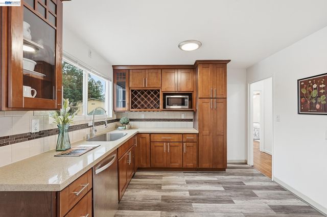 1657 162nd Ave, Ashland, CA 94578