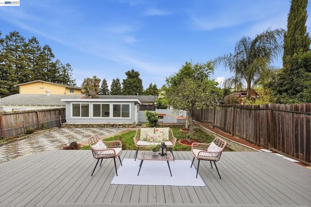 1657 162nd Ave, Ashland, CA 94578