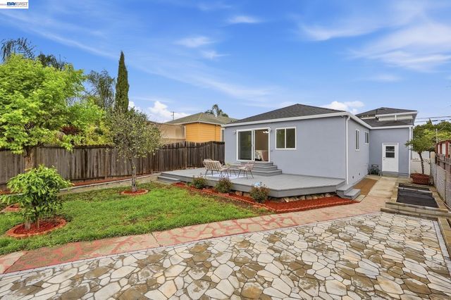 1657 162nd Ave, Ashland, CA 94578