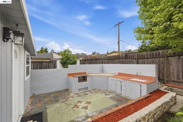 1657 162nd Ave, Ashland, CA 94578