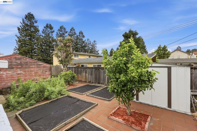 1657 162nd Ave, Ashland, CA 94578