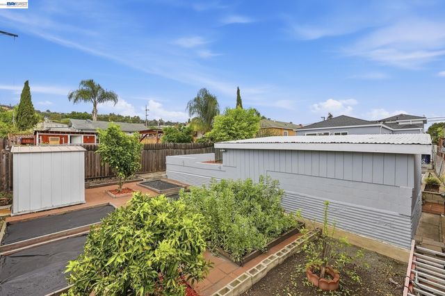 1657 162nd Ave, Ashland, CA 94578