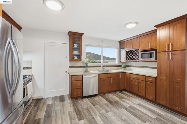 1657 162nd Ave, Ashland, CA 94578