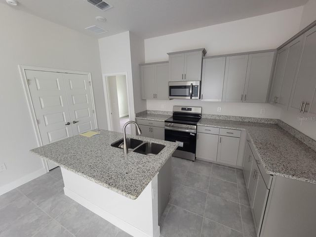 2170 NW 23RD LOOP, Ocala, FL 34475