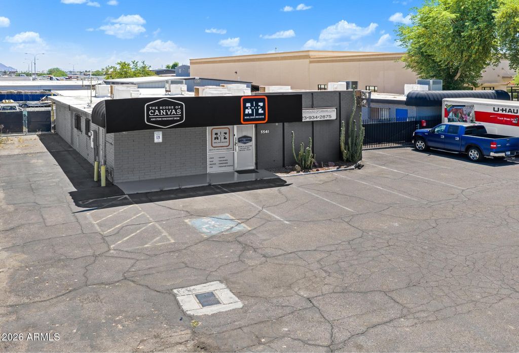 5541 N 59th Avenue, Glendale, AZ 85301 — photo 2