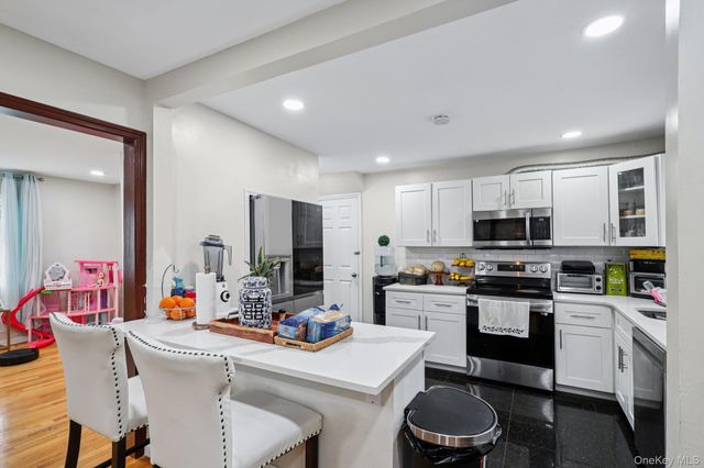 374 Miller Avenue, Freeport, NY 11520