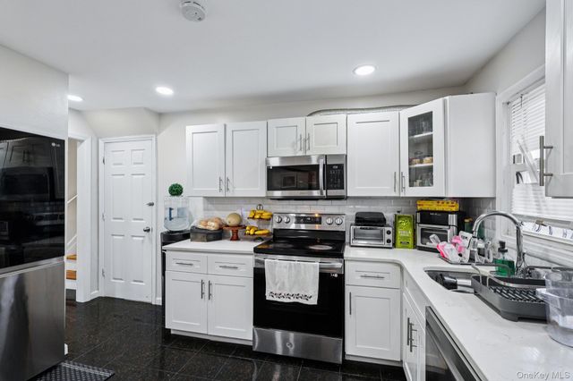 374 Miller Avenue, Freeport, NY 11520