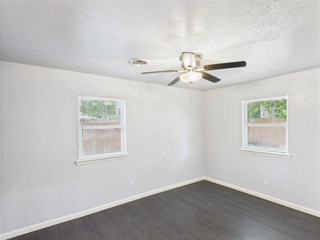 5601 Oak Grove Road W, Fort Worth, TX 76134