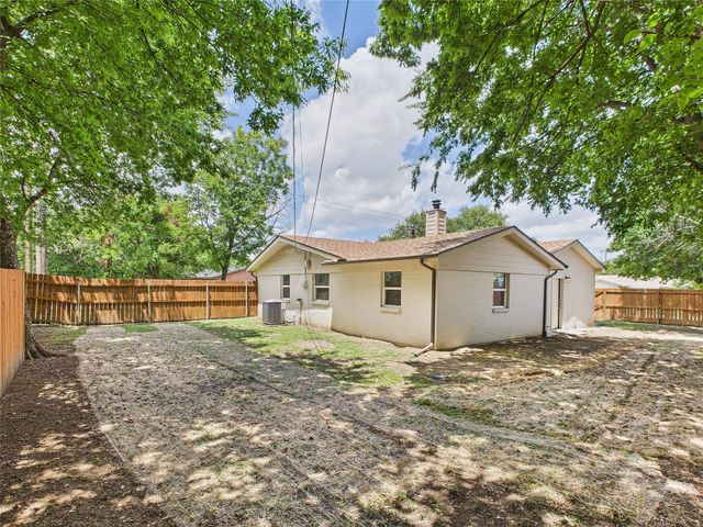 5601 Oak Grove Road W, Fort Worth, TX 76134