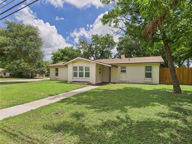 5601 Oak Grove Road W, Fort Worth, TX 76134