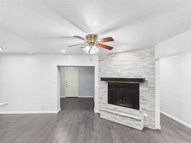 5601 Oak Grove Road W, Fort Worth, TX 76134