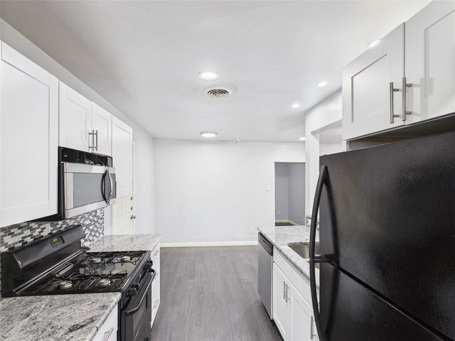 5601 Oak Grove Road W, Fort Worth, TX 76134