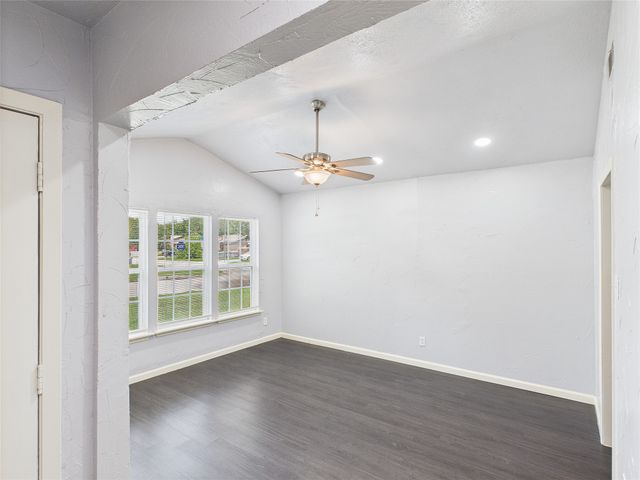 5601 Oak Grove Road W, Fort Worth, TX 76134