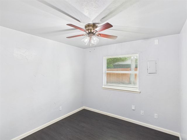 5601 Oak Grove Road W, Fort Worth, TX 76134