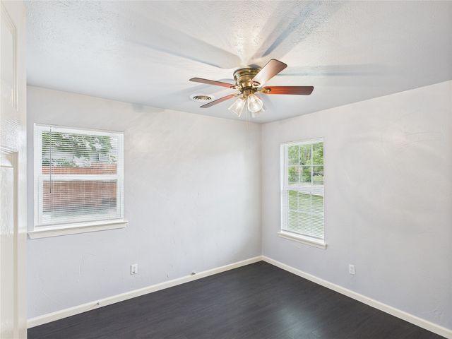 5601 Oak Grove Road W, Fort Worth, TX 76134