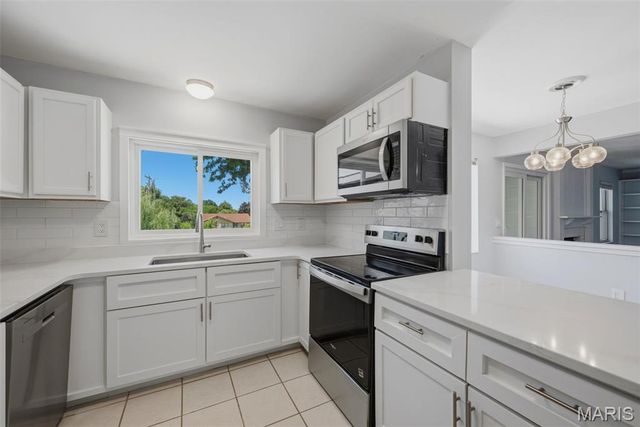 715 Westbridge Drive, St Peters, MO 63376