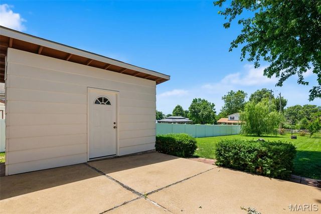 715 Westbridge Drive, St Peters, MO 63376