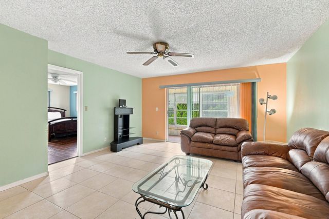 9200 SW 3RD Street 111, Boca Raton, FL 33428