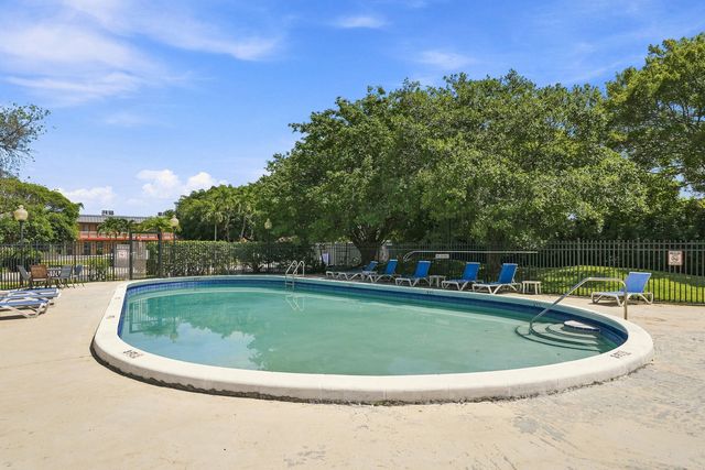 9200 SW 3RD Street 111, Boca Raton, FL 33428