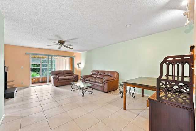 9200 SW 3RD Street 111, Boca Raton, FL 33428