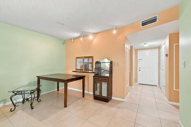 9200 SW 3RD Street 111, Boca Raton, FL 33428