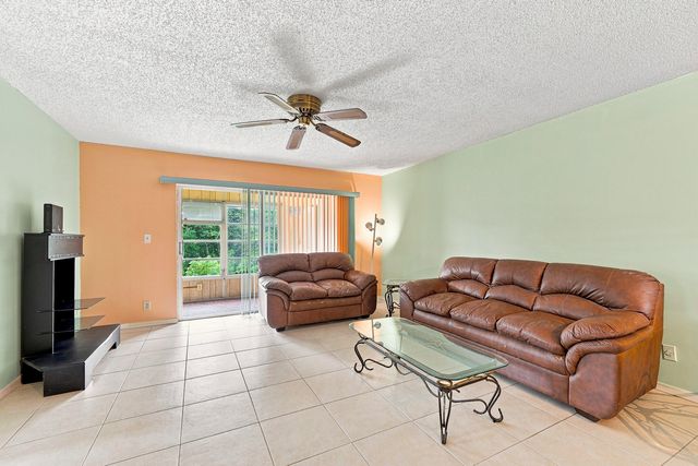 9200 SW 3RD Street 111, Boca Raton, FL 33428