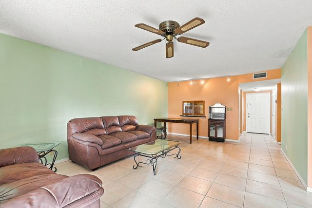 9200 SW 3RD Street 111, Boca Raton, FL 33428