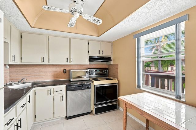 9200 SW 3RD Street 111, Boca Raton, FL 33428