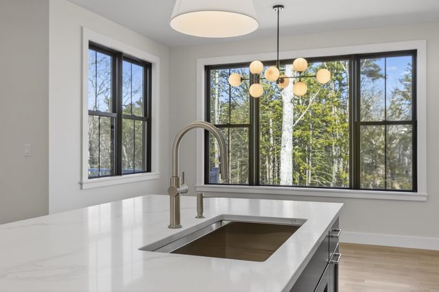 8 Carmel Road, Pelham, NH 03076