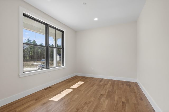 8 Carmel Road, Pelham, NH 03076