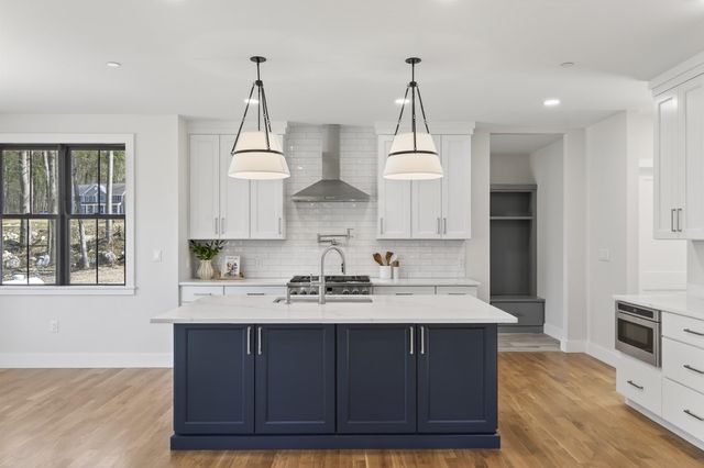 8 Carmel Road, Pelham, NH 03076