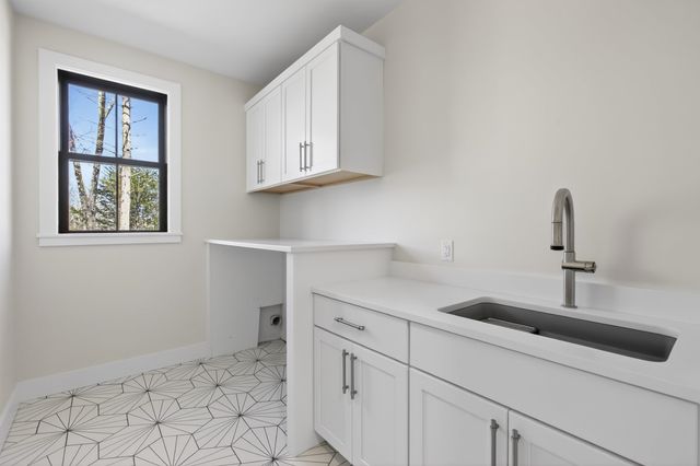 8 Carmel Road, Pelham, NH 03076