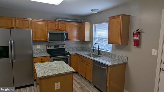 1875 TIGER LILY CIR, Woodbridge, VA 22192