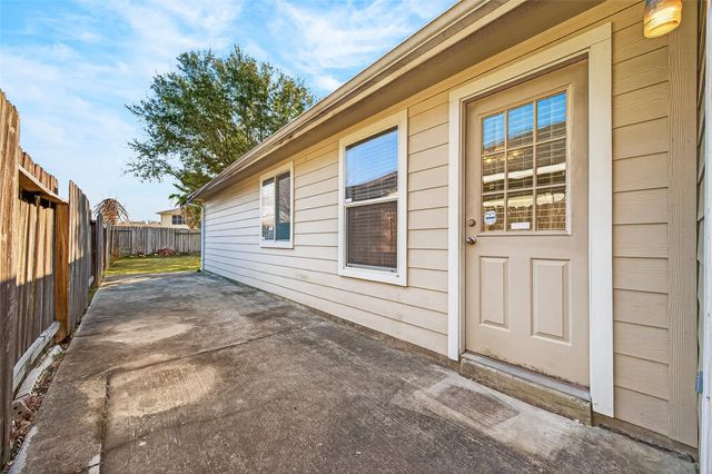 11034 Knobbley Oak Court, Houston, TX 77065