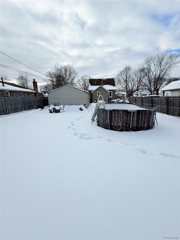 33526 Duncan, Fraser, MI 48026