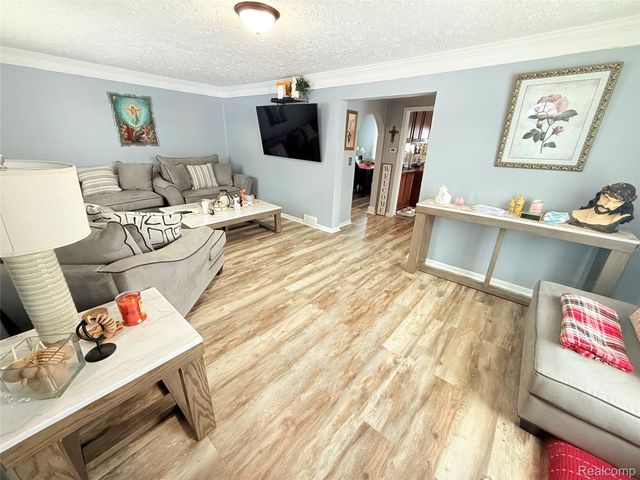 33526 Duncan, Fraser, MI 48026