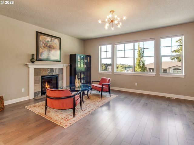 9801 Se NICHOLAS Dr, Happy Valley, OR 97086