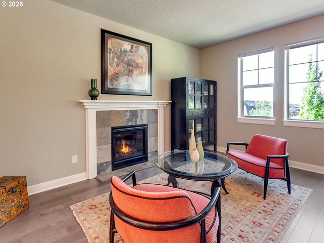 9801 Se NICHOLAS Dr, Happy Valley, OR 97086