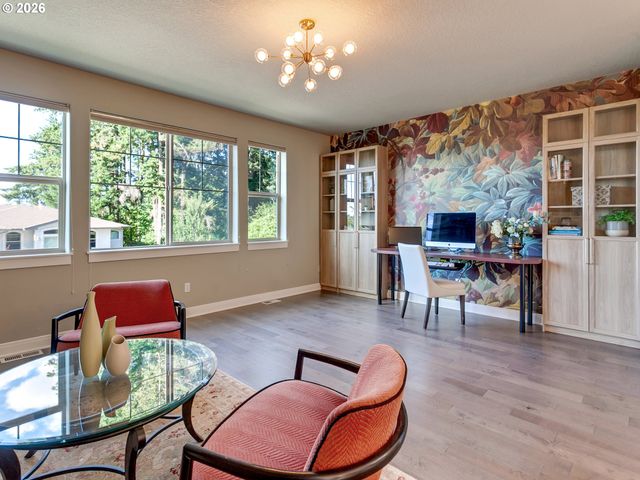 9801 Se NICHOLAS Dr, Happy Valley, OR 97086