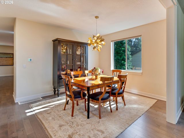 9801 Se NICHOLAS Dr, Happy Valley, OR 97086