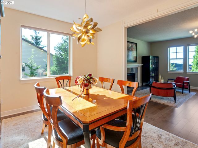 9801 Se NICHOLAS Dr, Happy Valley, OR 97086